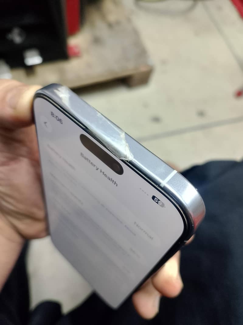 Apple iPhone 16 Pro Max 9