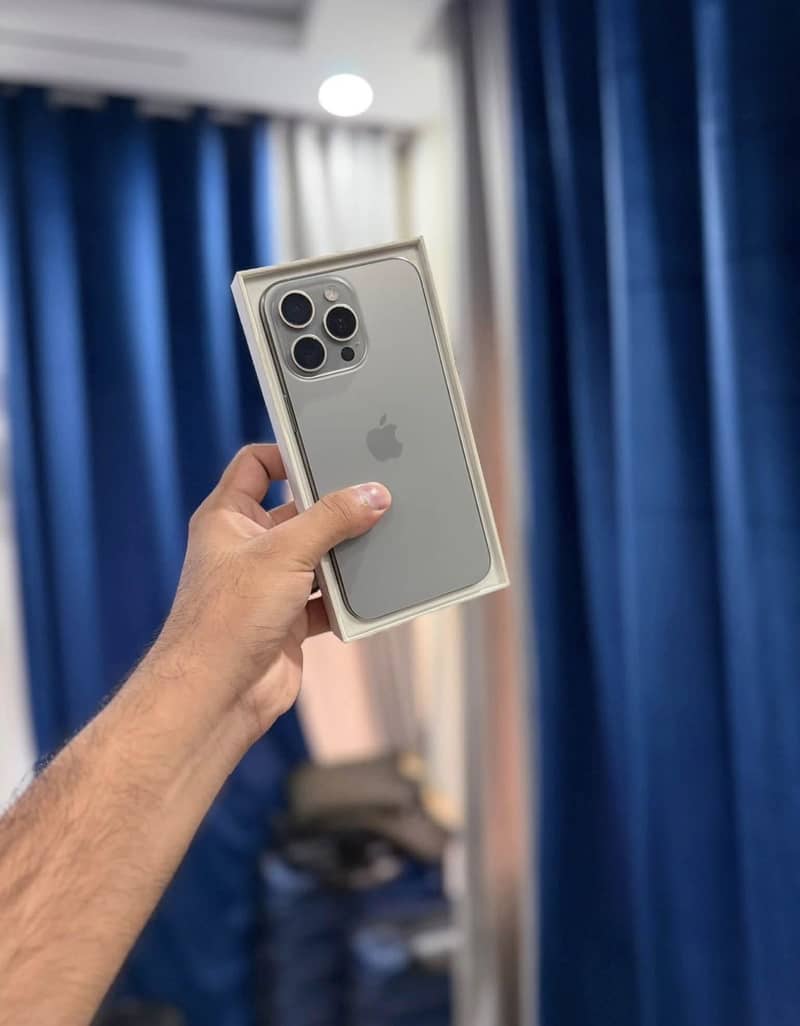 Apple iPhone 15 Pro Max 0