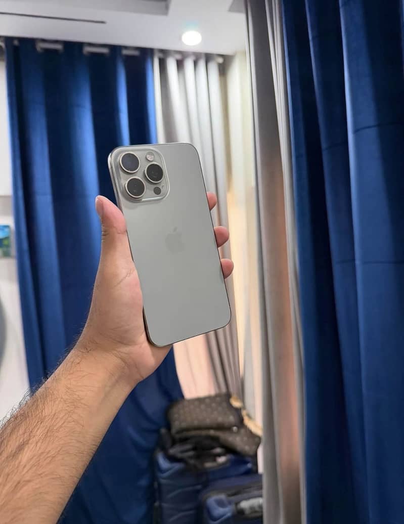 Apple iPhone 15 Pro Max 2