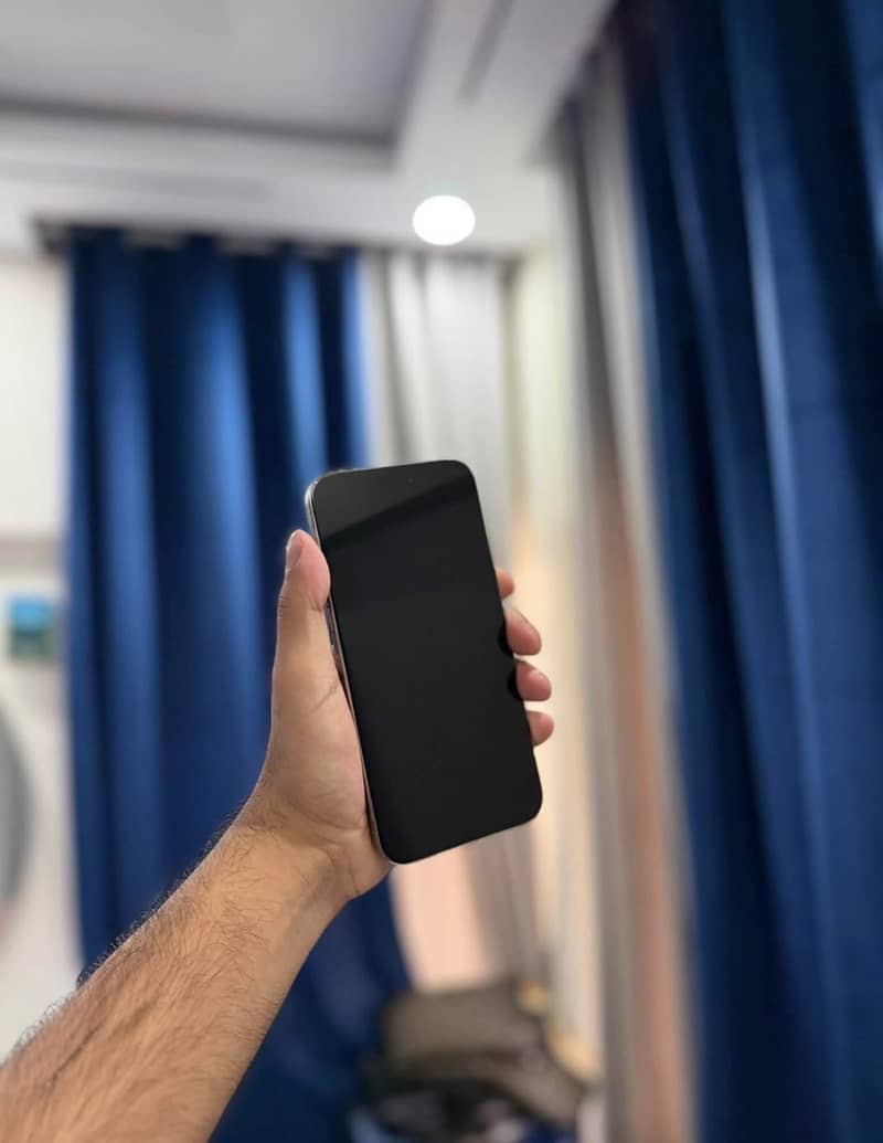 Apple iPhone 15 Pro Max 3