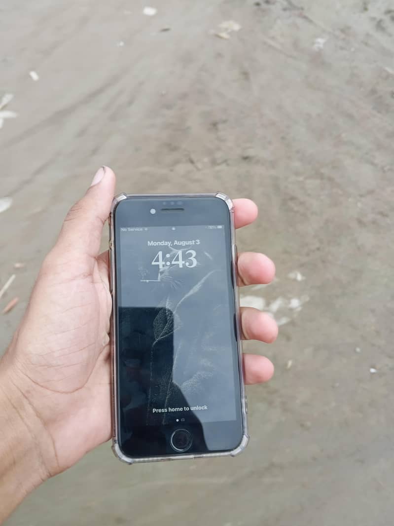 Apple iPhone 8 1