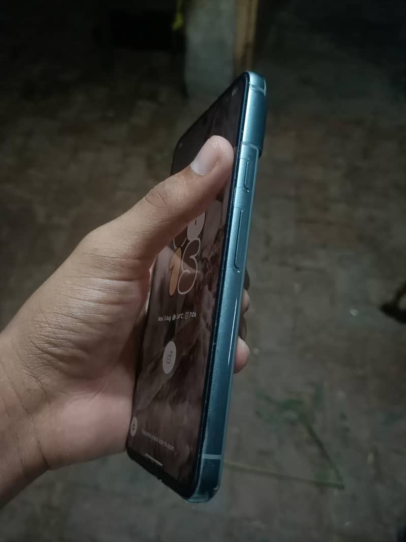 Google Pixel 8 4