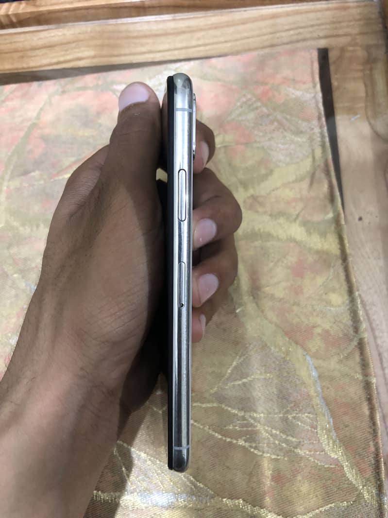 Apple iPhone X 3