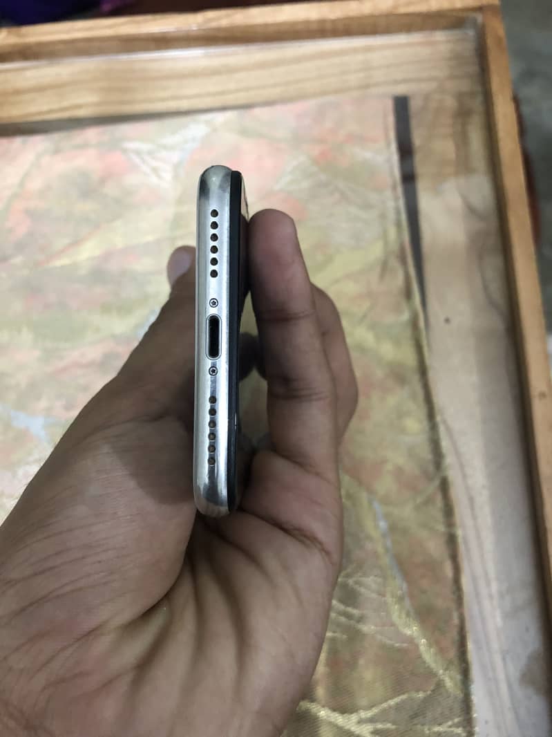Apple iPhone X 4