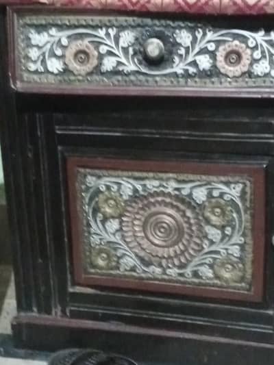dressing and side tables