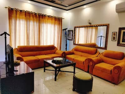 Gulbarg 1 Kanal 3 Bedrooms Second Floor Excellent VIP Location For Rent
