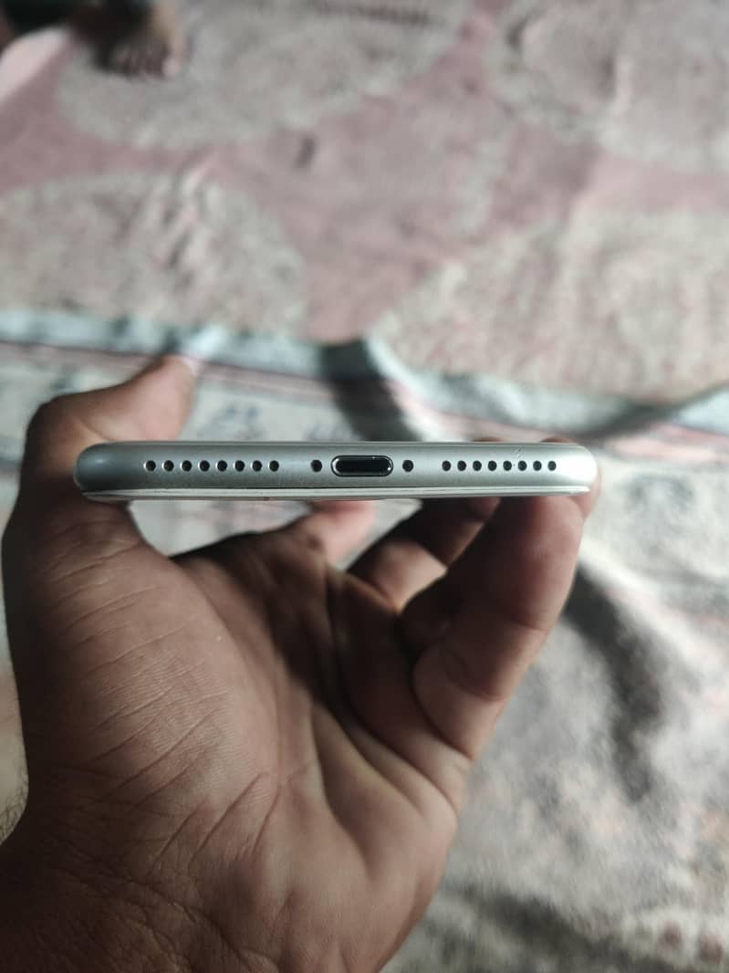 Apple iPhone 8 Plus 0