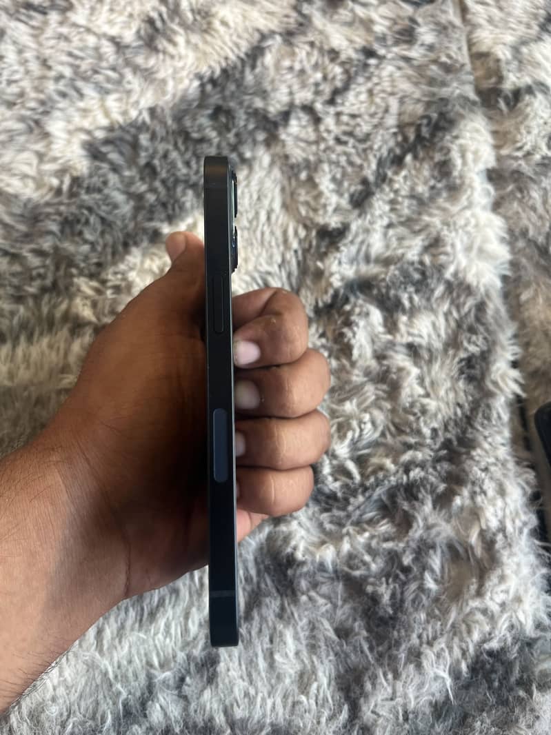 Apple iPhone 13 1