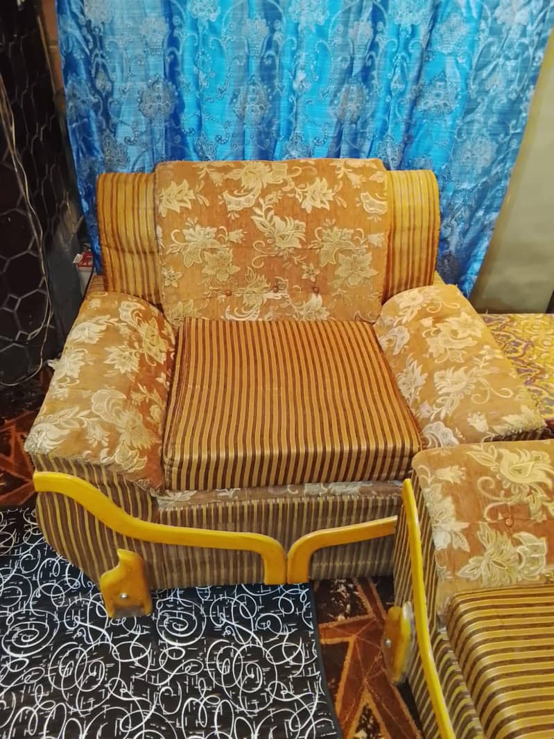 four seeter sofa set 3