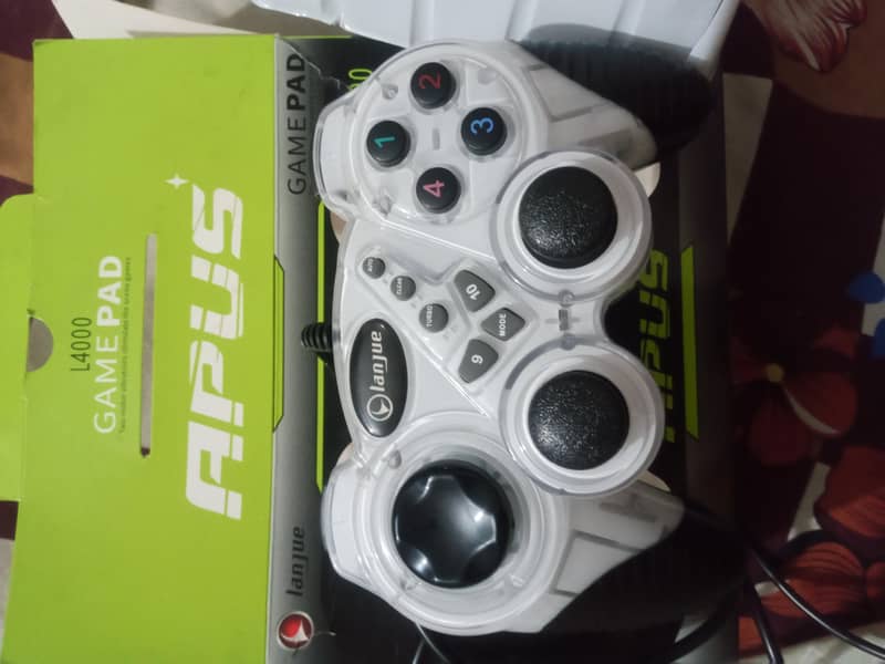 L4000 game controller 2