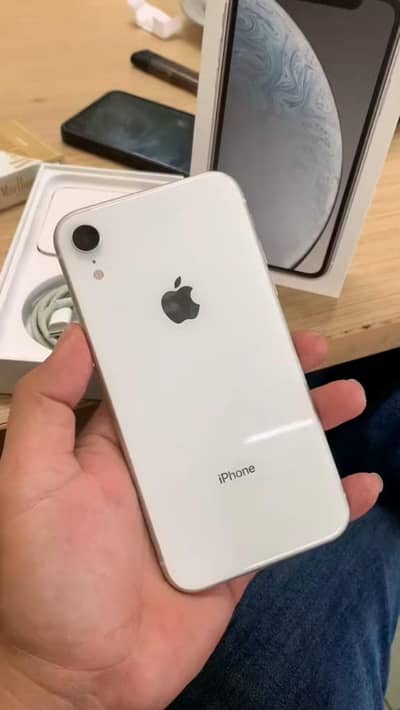 Apple iPhone XR 128 GB my WhatsApp 0301===========1907=============466