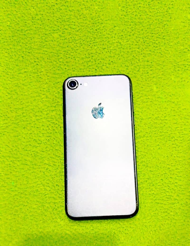 Apple iPhone 7 0