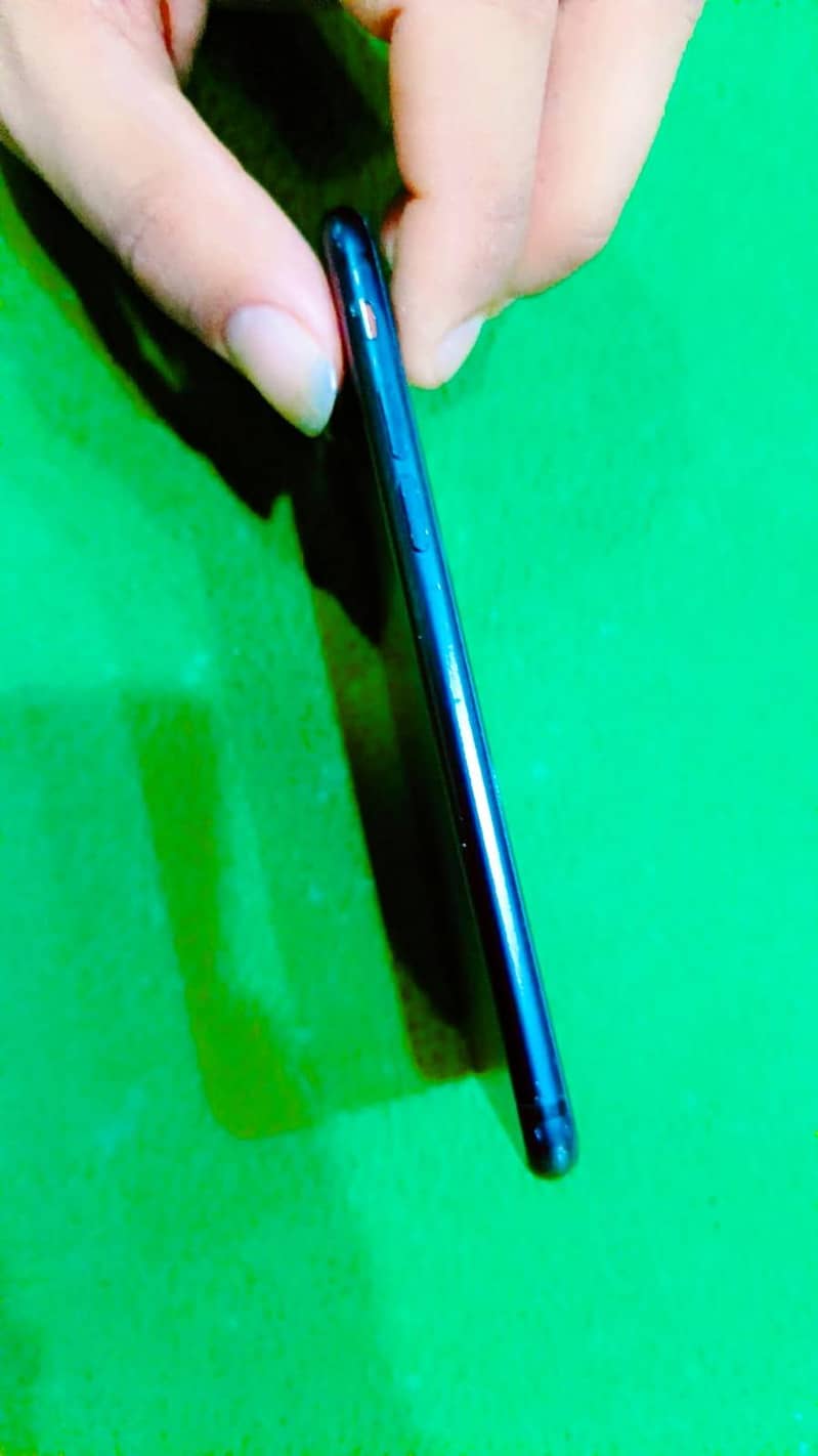 Apple iPhone 7 3