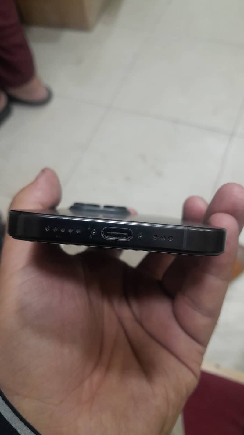 Apple iPhone 16 Pro 1