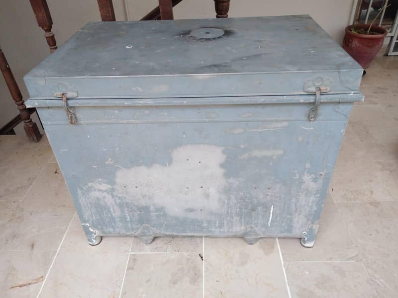 storage trunk 4