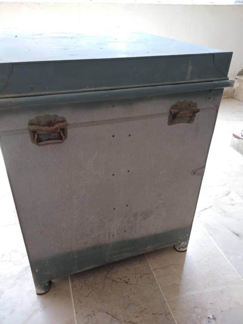 storage trunk 6