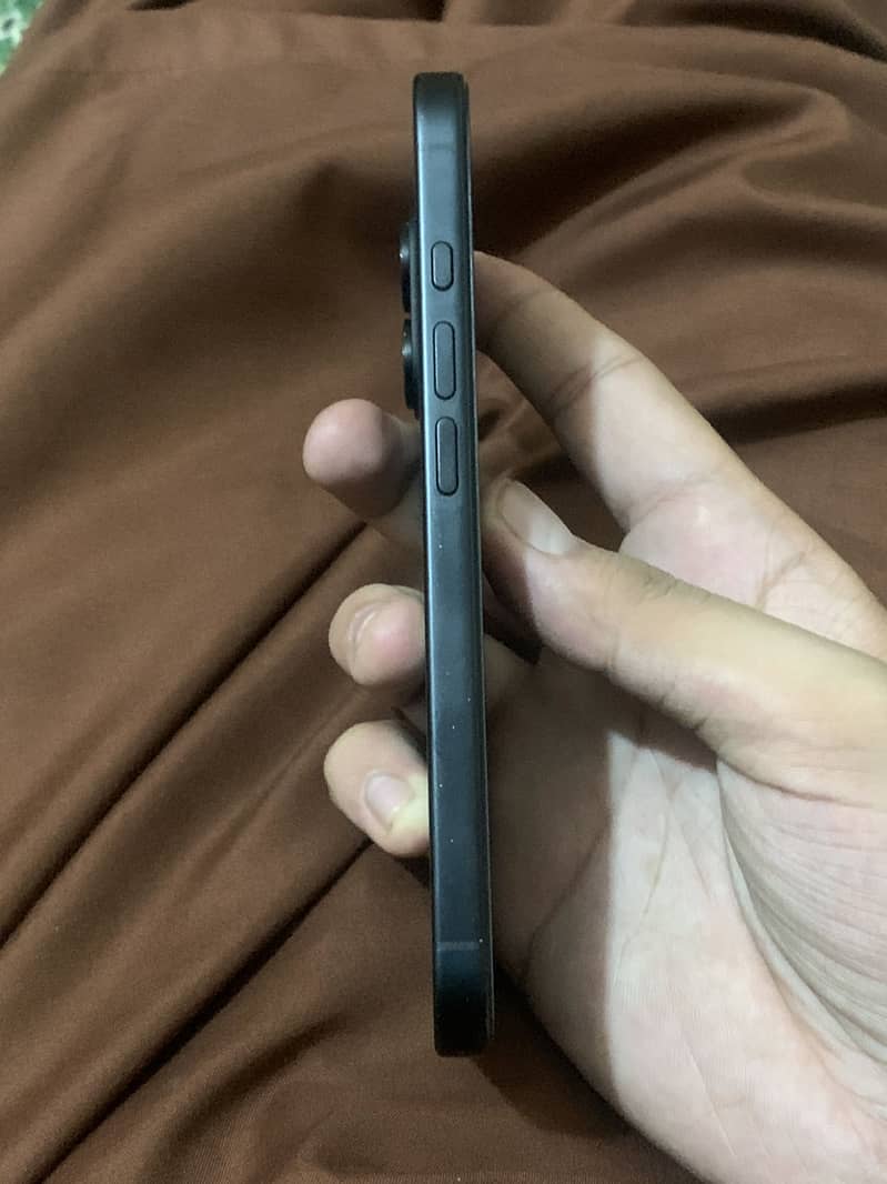 Apple iPhone 16 2