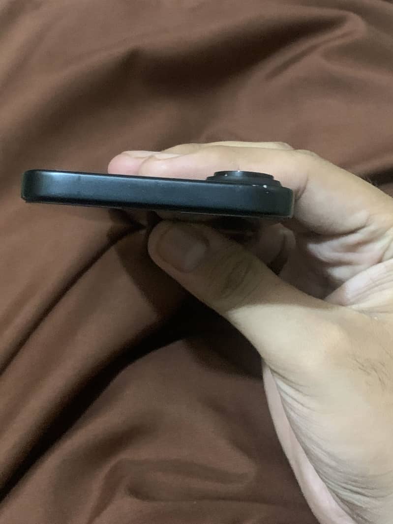 Apple iPhone 16 3
