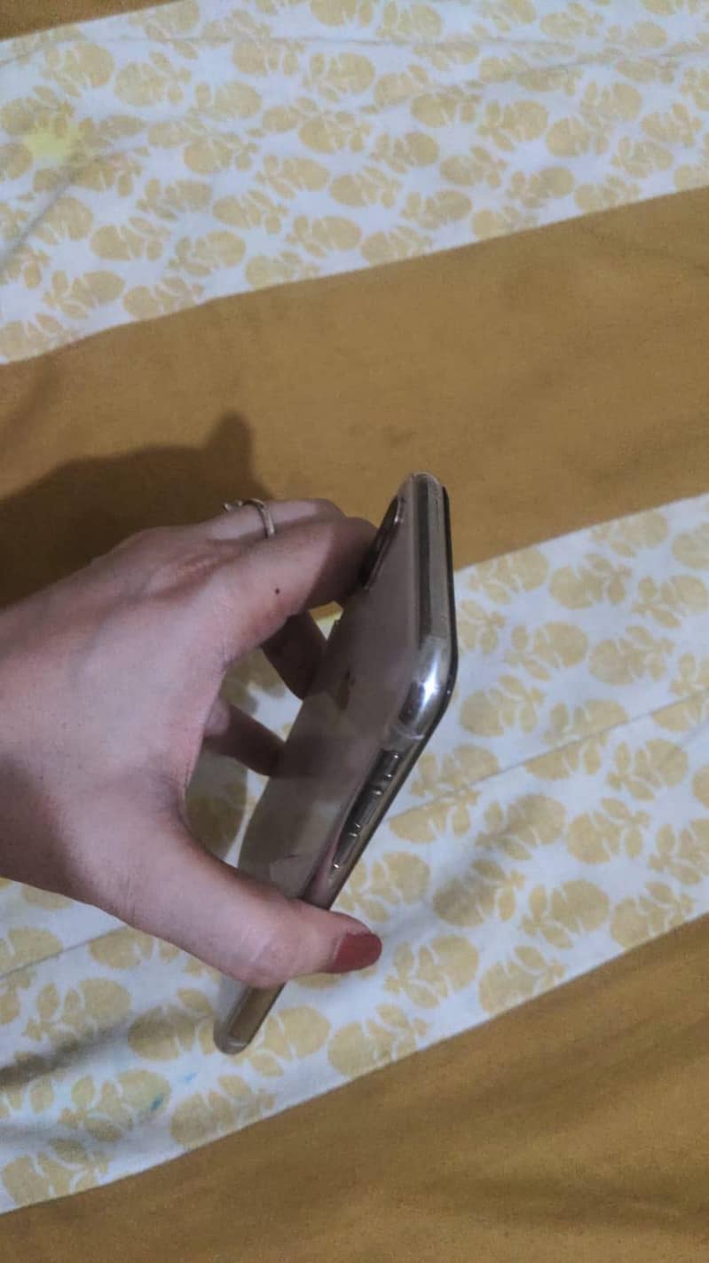 Apple iPhone X 5