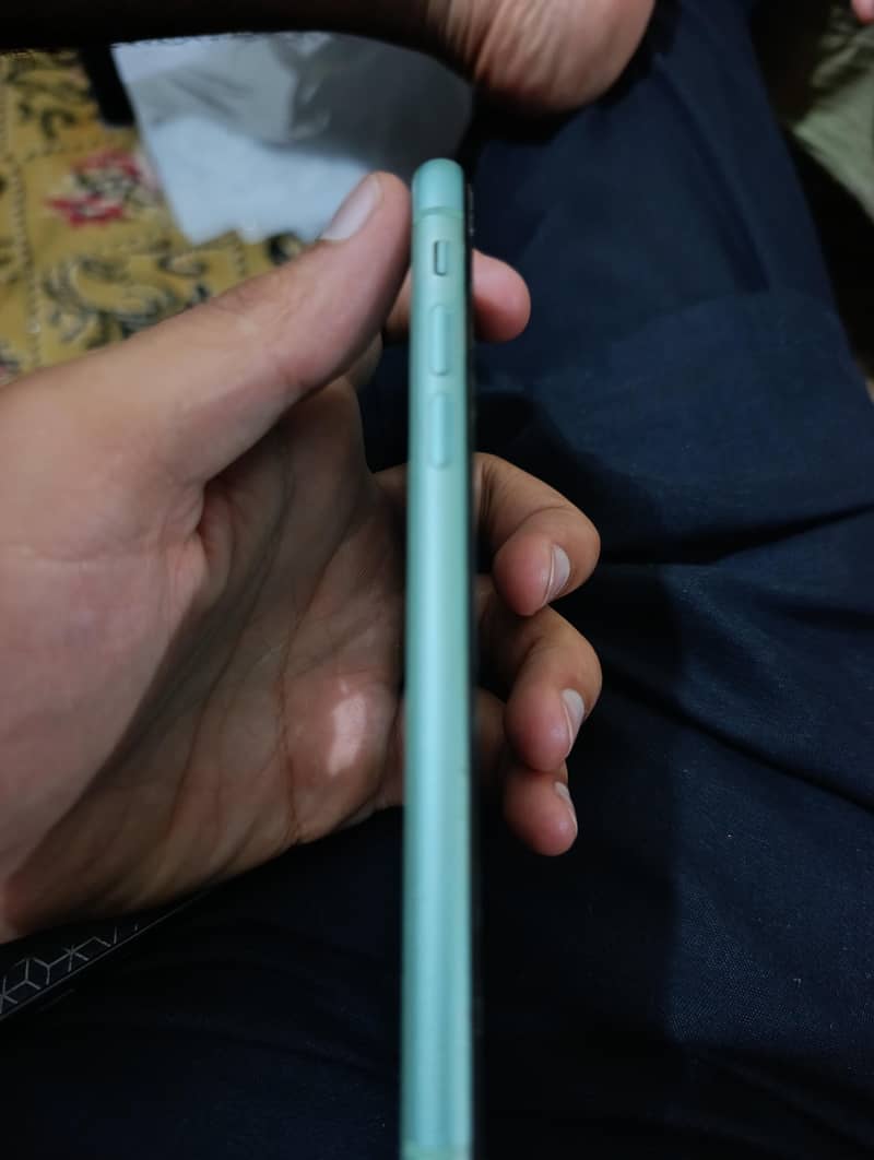 iPhone 11 2