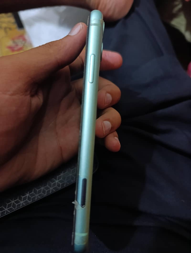 iPhone 11 3