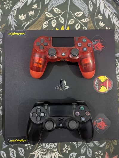 PS4 PRO 1 TB with 2 original controllers