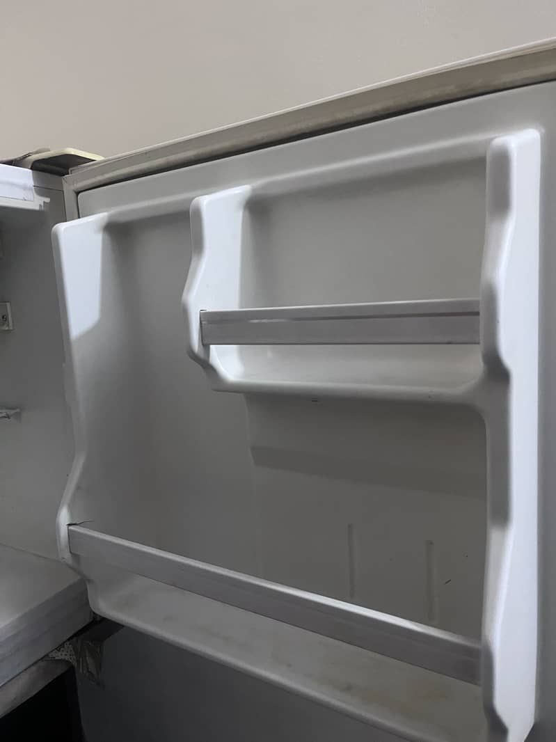 dawlance mini fridge 1