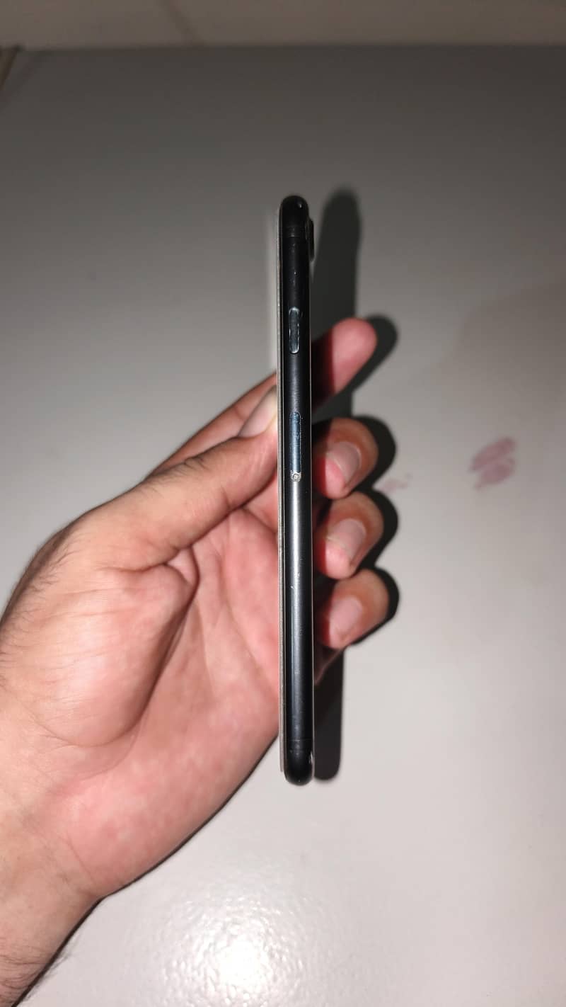 Apple iPhone 7 2