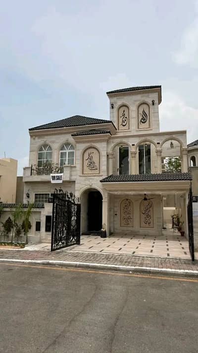10 Marla Luxury House is Available for Rent in Bahria Town Lahore