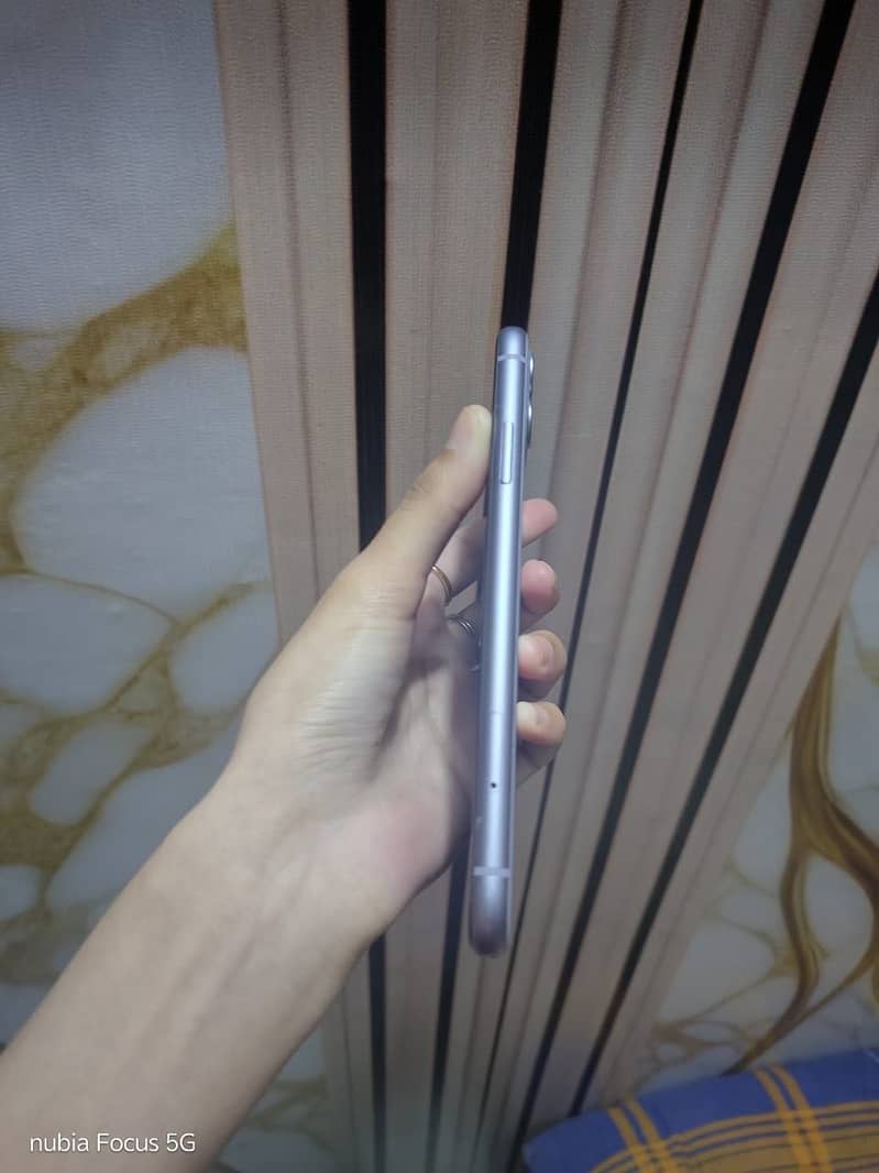 Apple iPhone 11 4