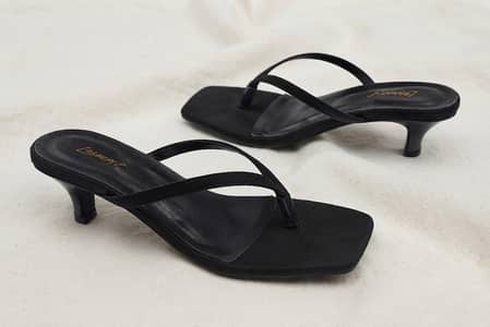 BLACK KITTEN HEELS BRAND NEW WITH BOX PACKING