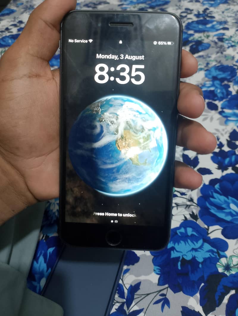 Apple iPhone 8 Plus 0
