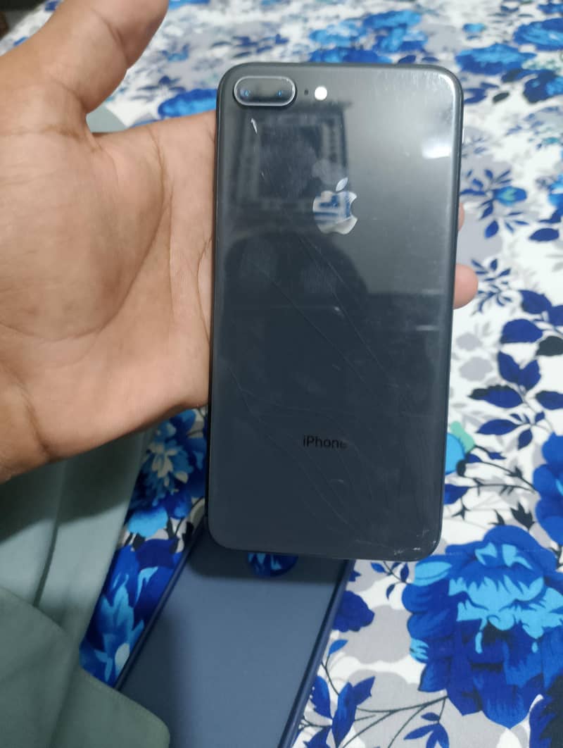 Apple iPhone 8 Plus 1