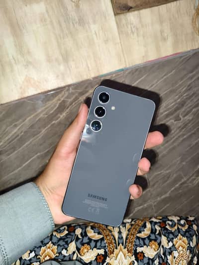 Samsung Mobile S24 fE