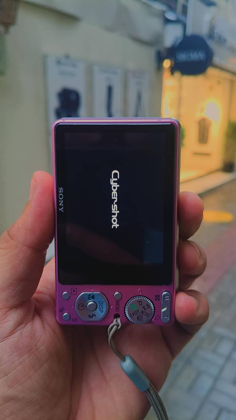 Sony 10.1 MEGA PIXELS Digital Camera 0