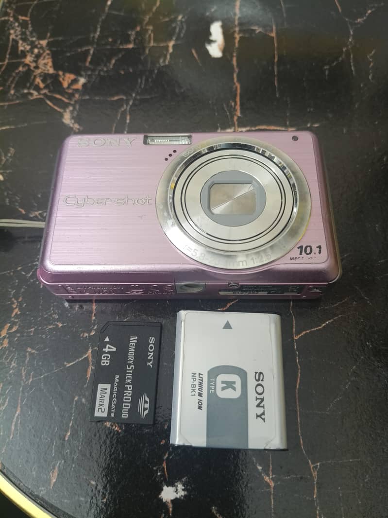 Sony 10.1 MEGA PIXELS Digital Camera 4