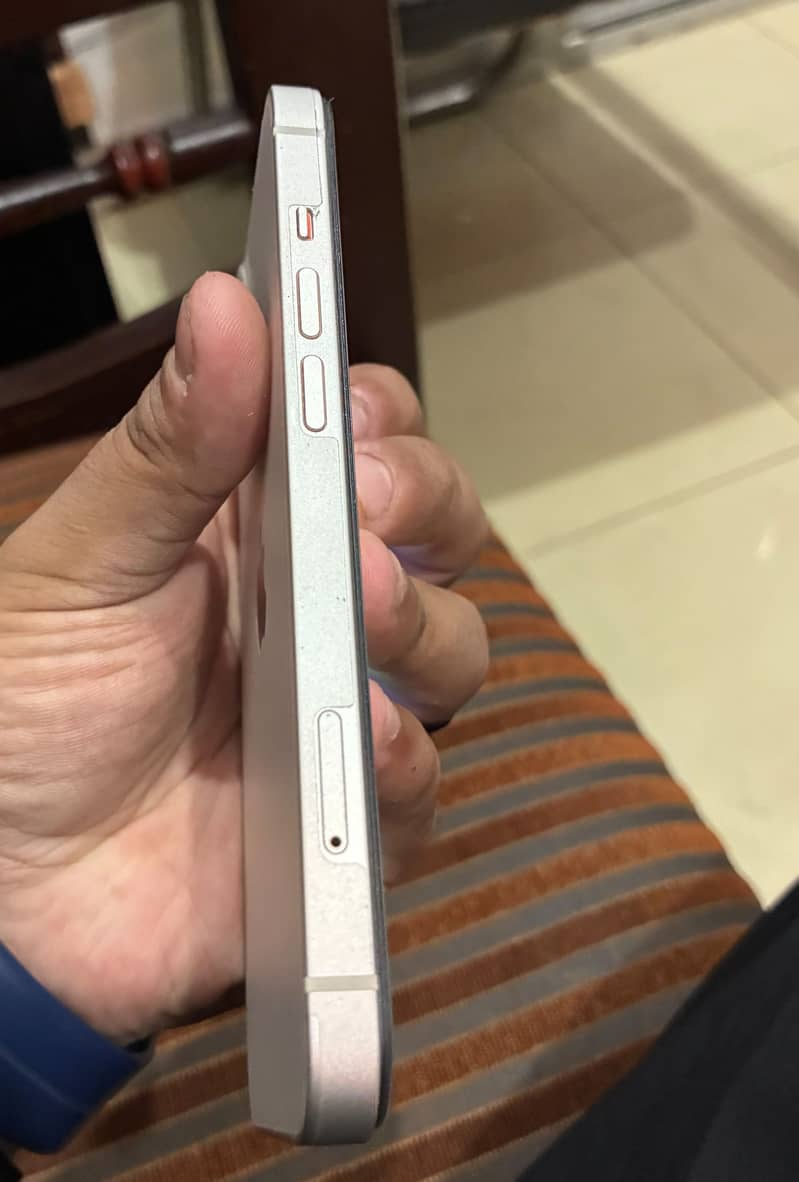 Apple iPhone 13 1