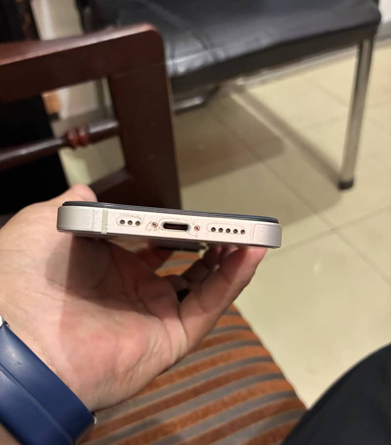 Apple iPhone 13 2