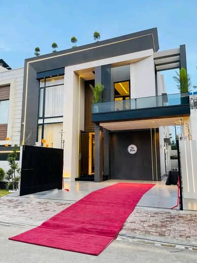 10 Marla Luxury Upper Portion is Available for Rent in Bahria Town Lahore