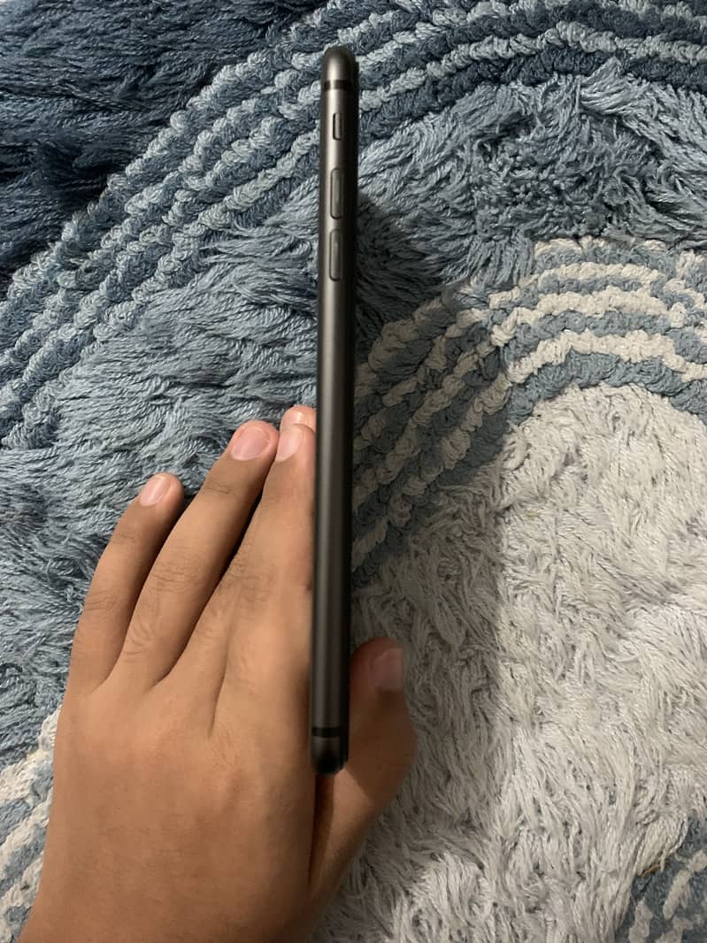 Apple iPhone 8 Plus 3