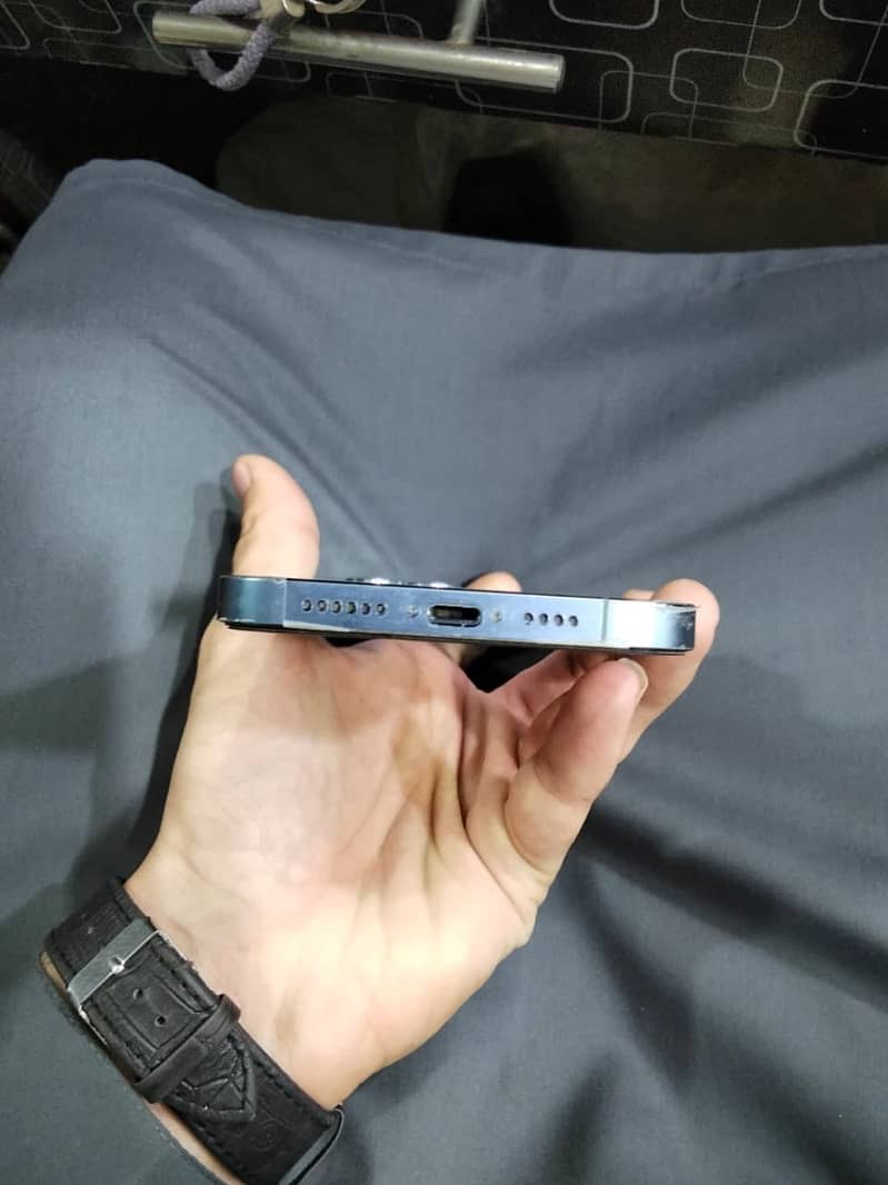 iPhone 13 Pro Max 2
