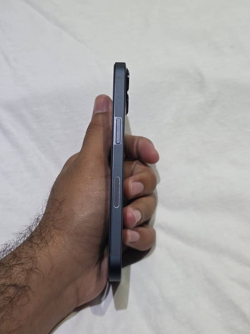 Apple iPhone 13 4