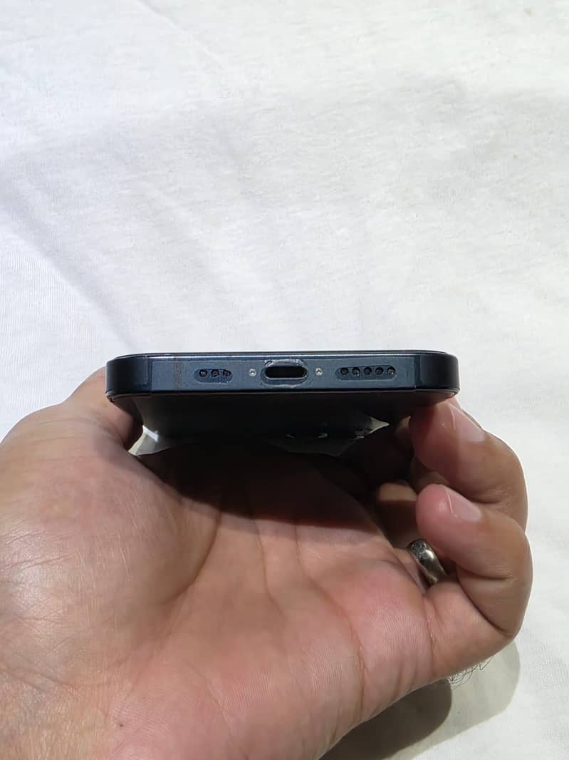 Apple iPhone 13 6