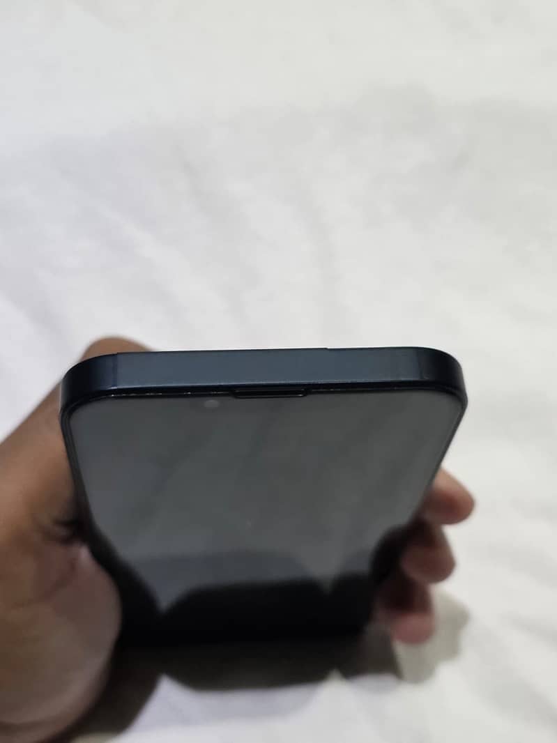 Apple iPhone 13 7