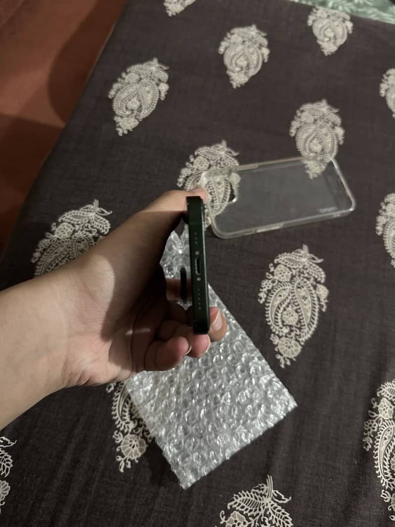 Apple iPhone 13 2