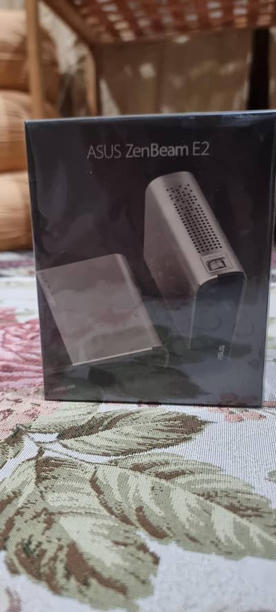 Asus zenbeam E2 box packed projector