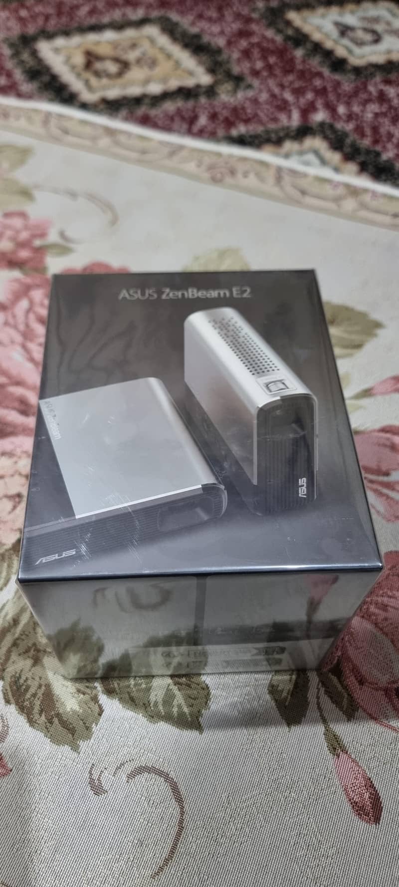 Asus zenbeam E2 box packed projector 2