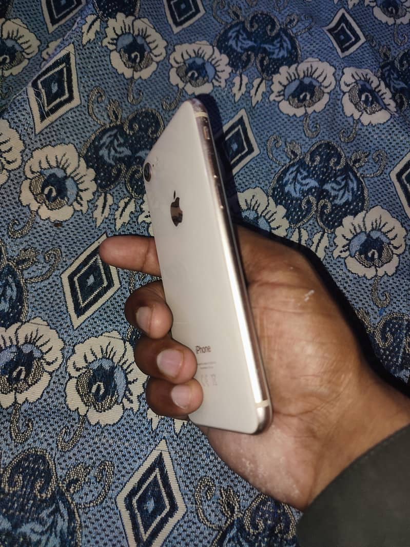 Apple iPhone 8 4