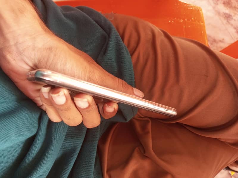 Apple iPhone X 3