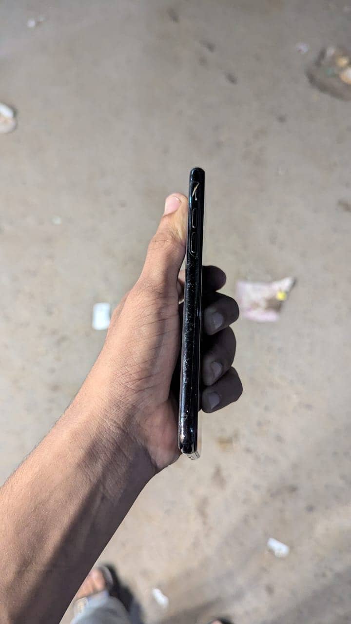 Apple iPhone X 3